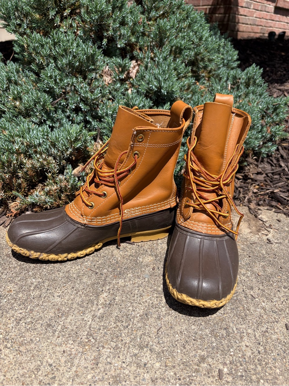 L.L. Bean Women’s Two-Tone Duck Boots in Brown and Chestnut - Picture 3 of 6